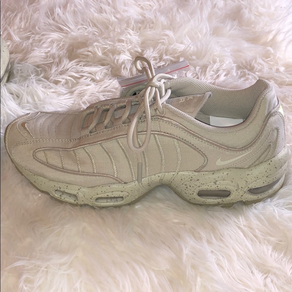 NWT NIKE AIR MAX SANDTRAP BV-1357-200 MNS SNEAKERS